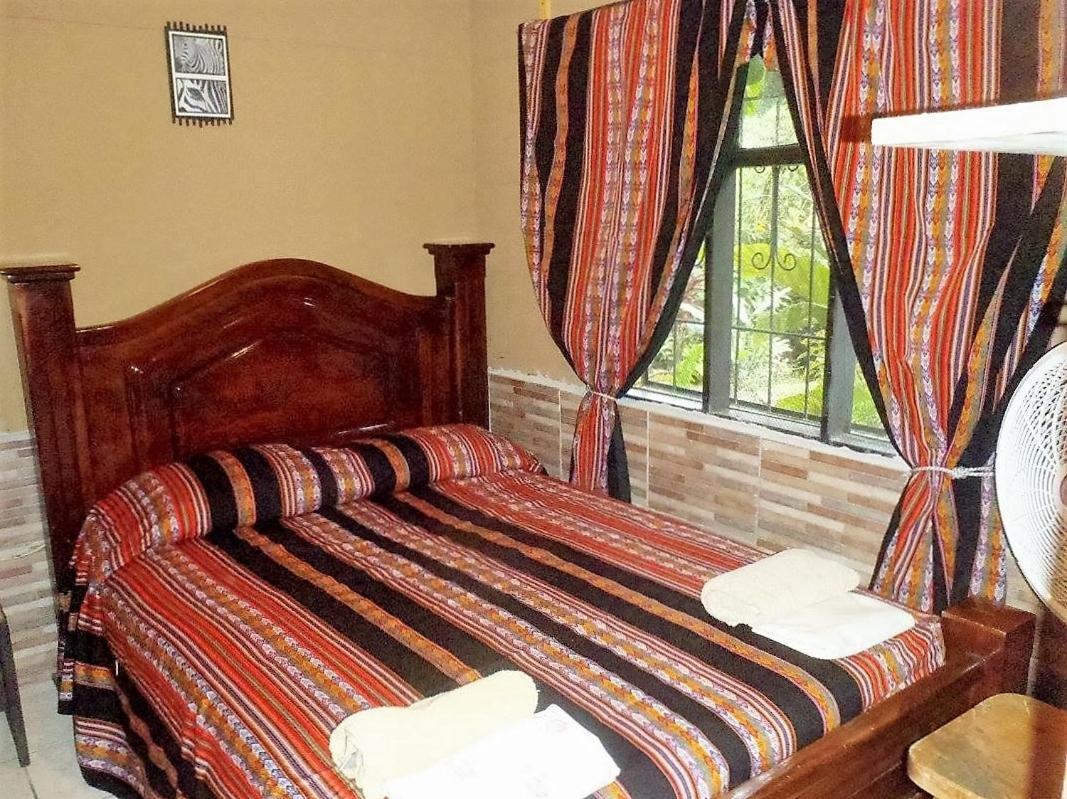 Jarabacoa Family Hostel ロサンゼルス エクステリア 写真